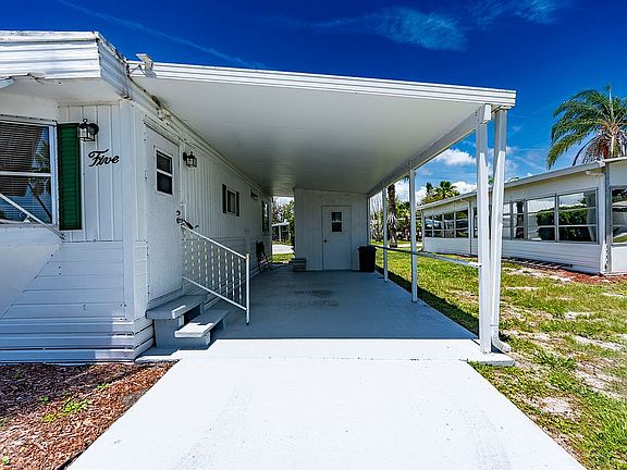 3rd image of 5 Casa Rio Rd