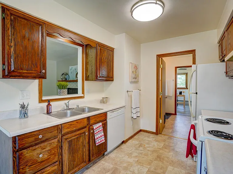 42 Park Heights Ct #3 — Photo 6