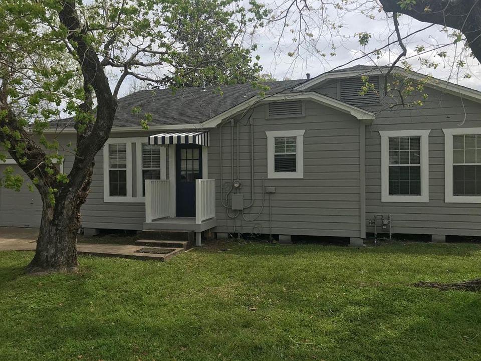 New paint, roof, great yard!