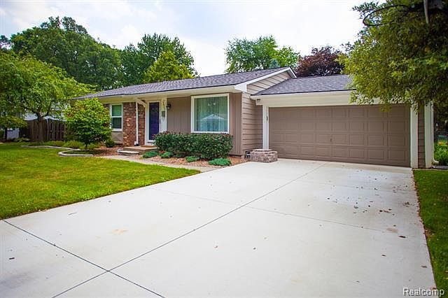 1st image of 4426 Holly Dr