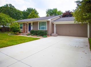 4426 Holly Dr, Troy, MI