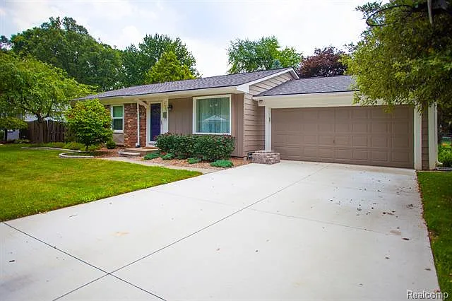 4426 Holly Dr photo 1