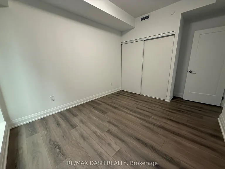 20 Soudan Ave #907 — Photo 10