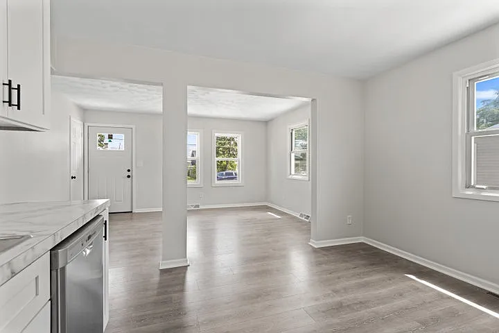 3276 Lombard St SW — Photo 14