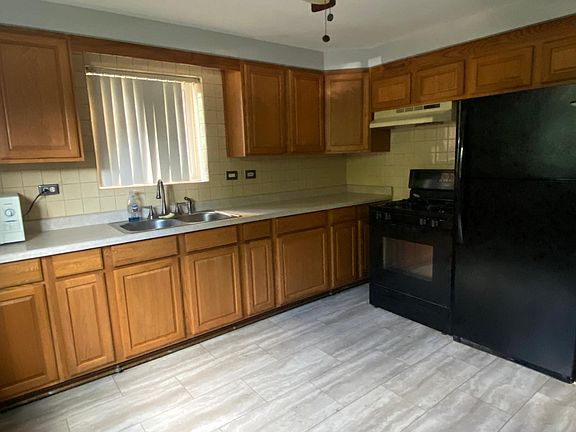 3rd image of 6780 N Sauganash Ave #G