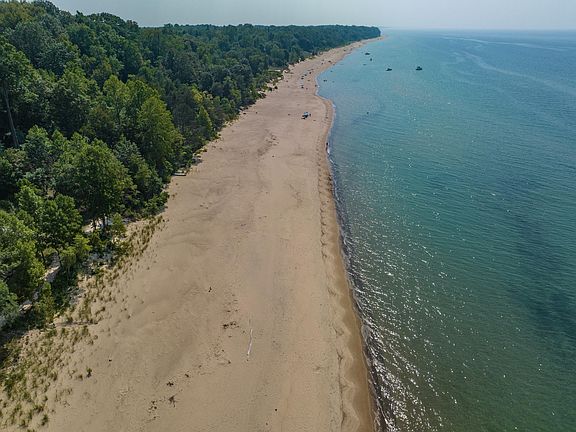 2nd image of 15360 Lakeshore Rd