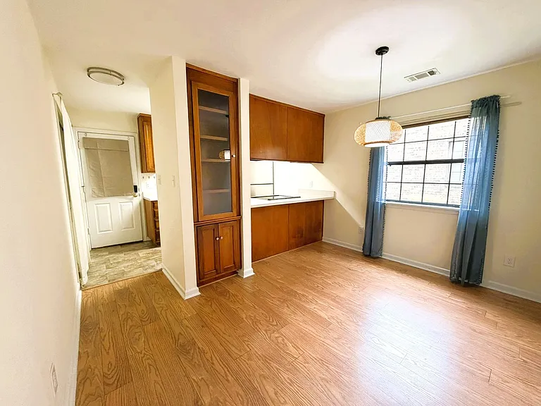 136 Belmont Rd — Photo 10