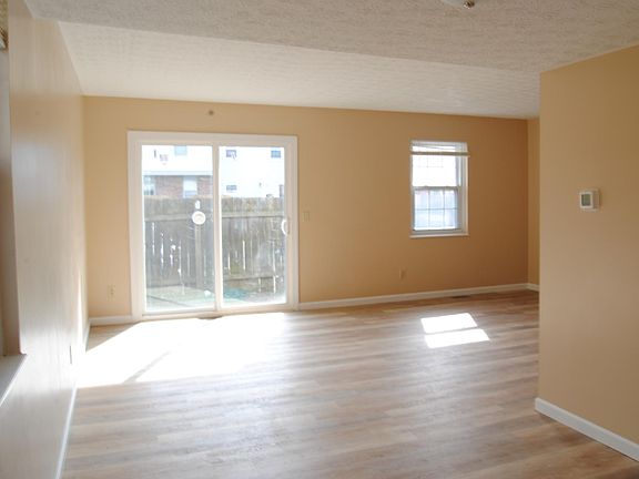 4th image of 7611 Whitehaven Ct Unit 39