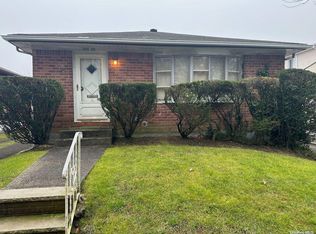 22632 76th Ave, Oakland Gardens, NY 11364