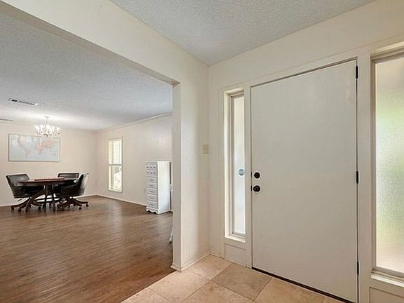 4th image of 214 Park Village Ln