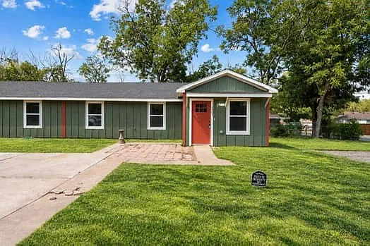 3 bed, 914 sqft, $1,900 — Photo 2