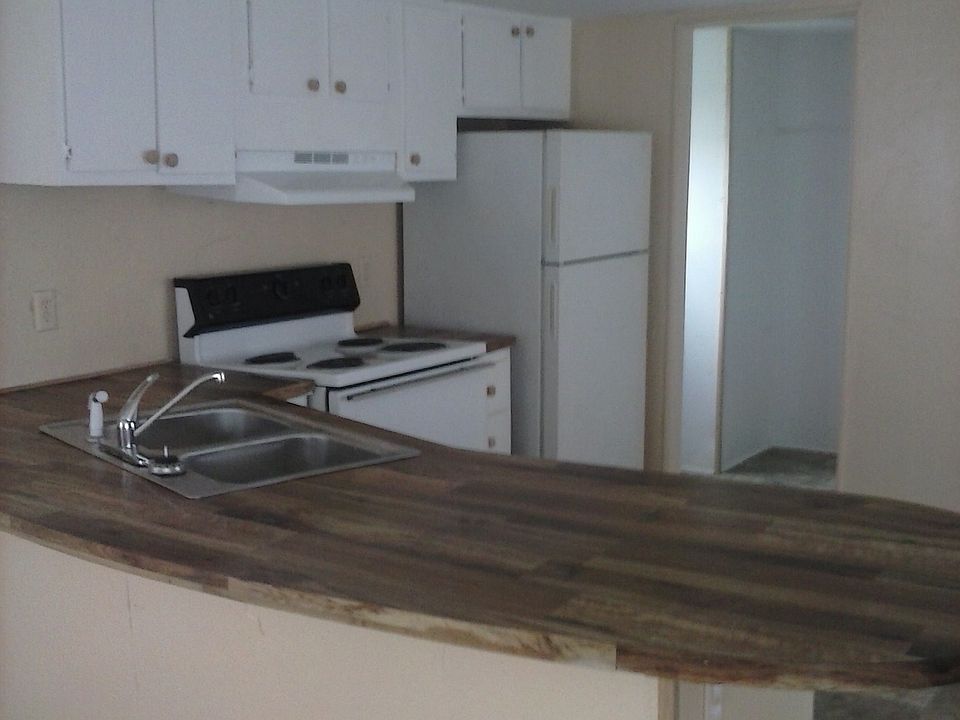 2nd image of 104 Parkway Dr