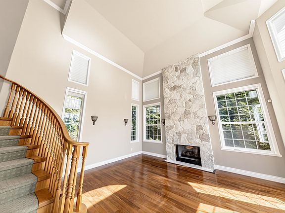 4th image of 127 Hemlock Dr
