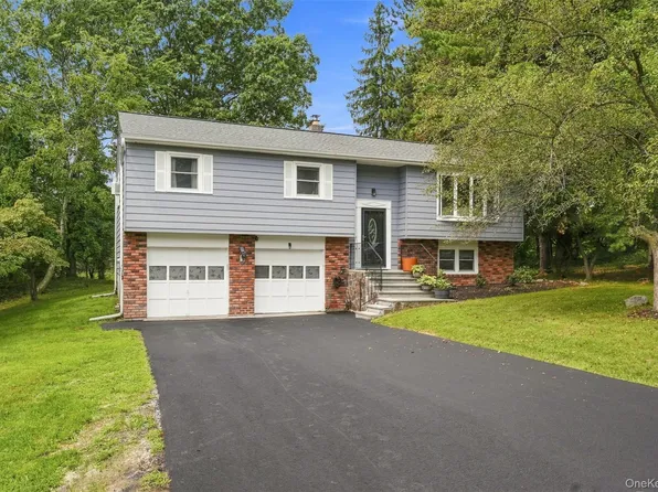 16 Cromwell Drive, Poughkeepsie, NY 12603