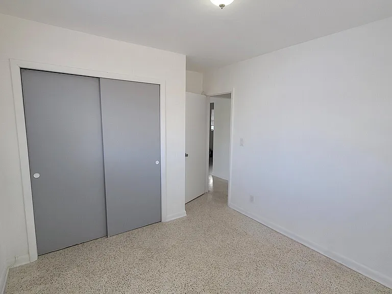 831 SW 4th St #6 — Photo 14