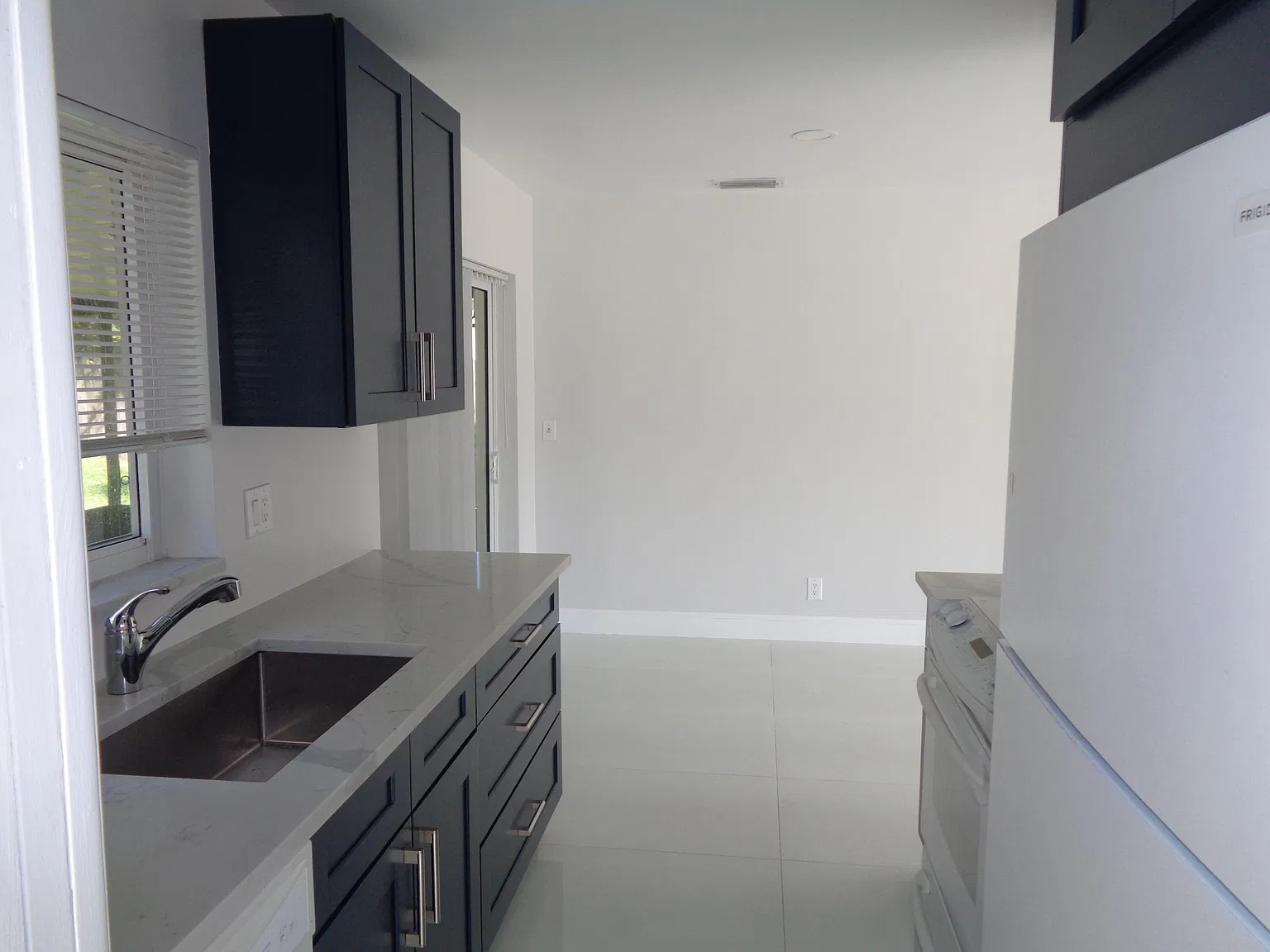 2 bed, 1.0 bath, 868 sqft, $3,200 — Photo 4