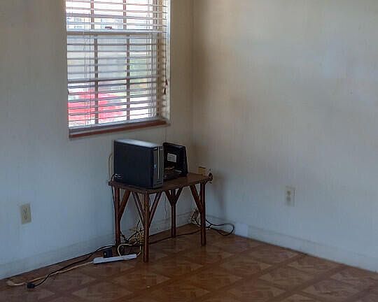 4th image of 3123 Sir Hamilton Cir #7