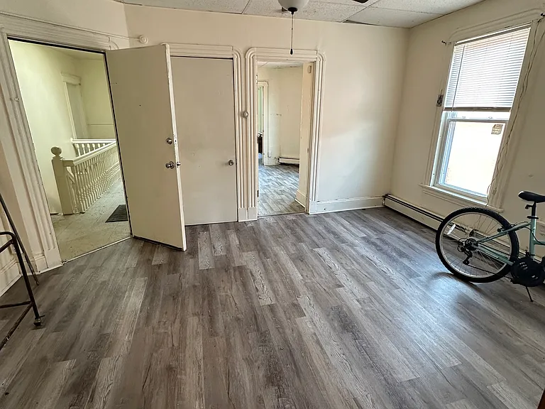 27 Mortson St #3E — Photo 7