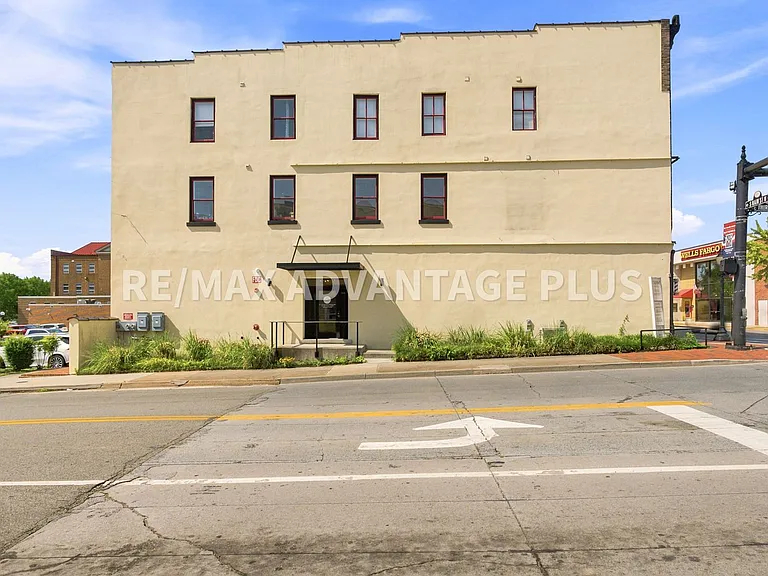 142 N Main St — Photo 3