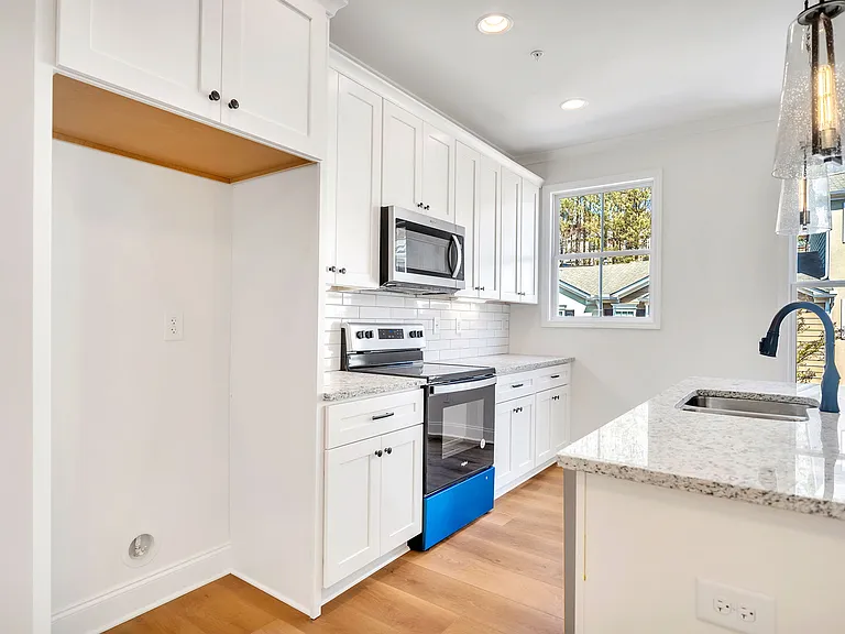 199 Riverstone Commons Cir — Photo 5