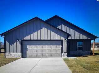 1045 Clubhouse Dr, McPherson, KS 67460