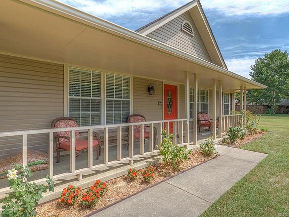 4th image of 18171 Oaklawn Dr