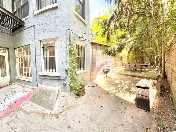 5th image of 223 Washington Ave APT 1