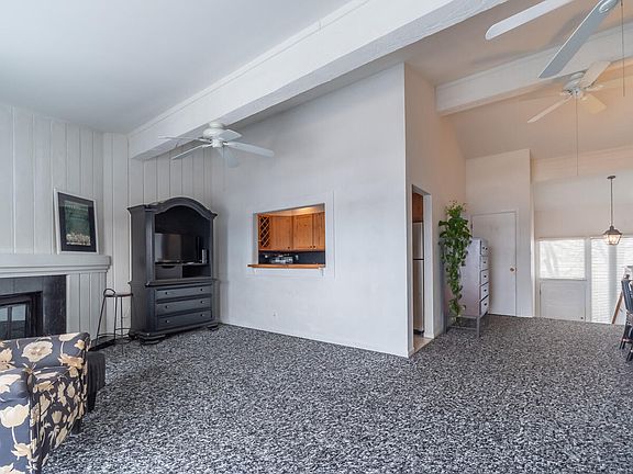 3rd image of 36 Lausanne Ct