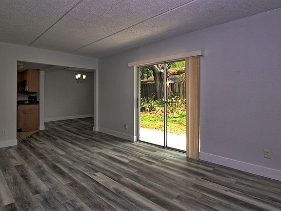4th image of 241 Lewfield Cir