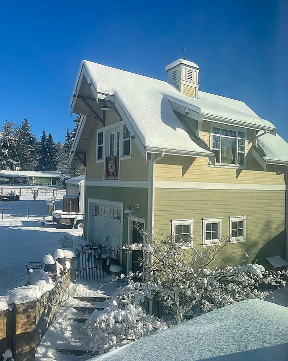 2nd image of 17299 Lake View Blvd