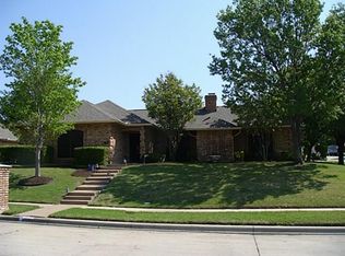 10158 Meadowcrest Dr, Benbrook, TX 76126