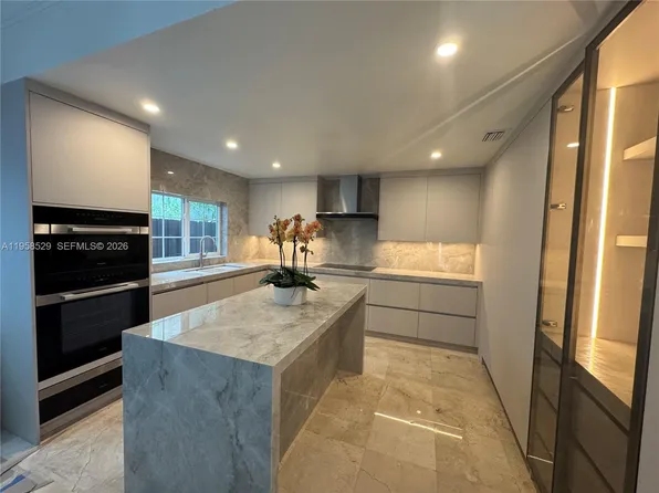 3185 Washington St, Miami, FL 33133