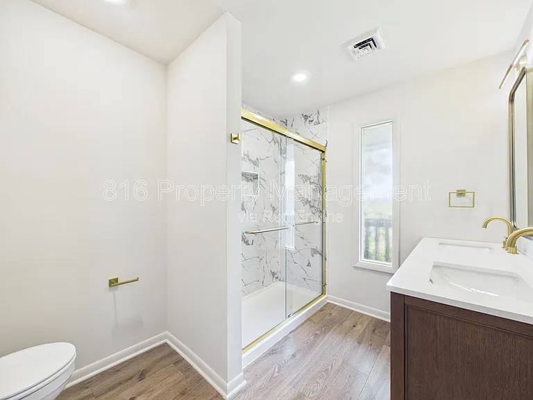 439 W 104th St — Photo 15