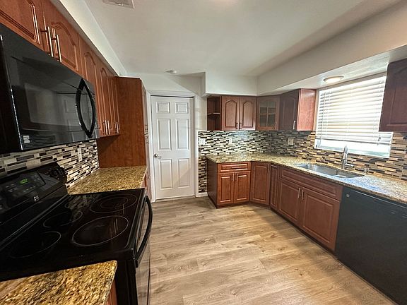 4th image of 2214 Country Club Blvd