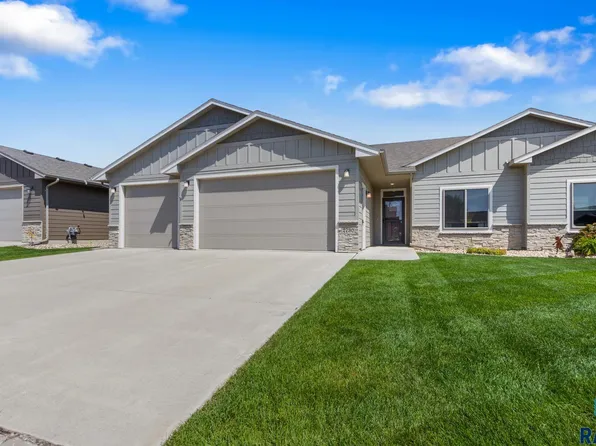 2730 E Meadowside Pl, Sioux Falls, SD 57108
