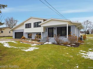 1412 Meadow Green Ln, Linden, MI