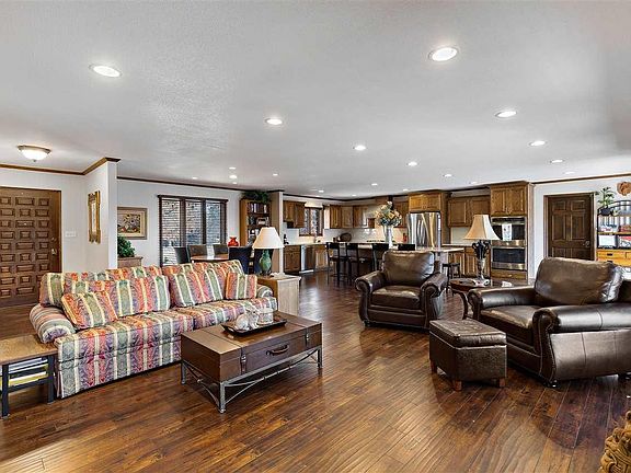 5th image of 5 Pepperwood Ln