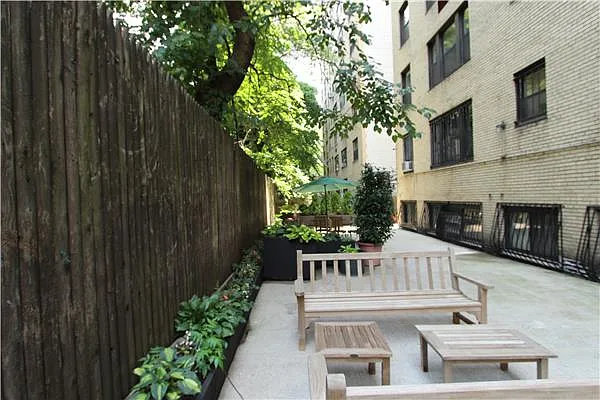 Rented by Akam Sales and Brokerage | media 14