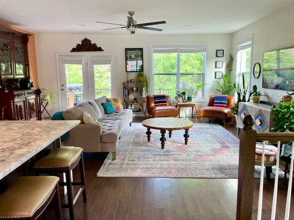 121 Junction Ln, Charlottesville, VA 22902