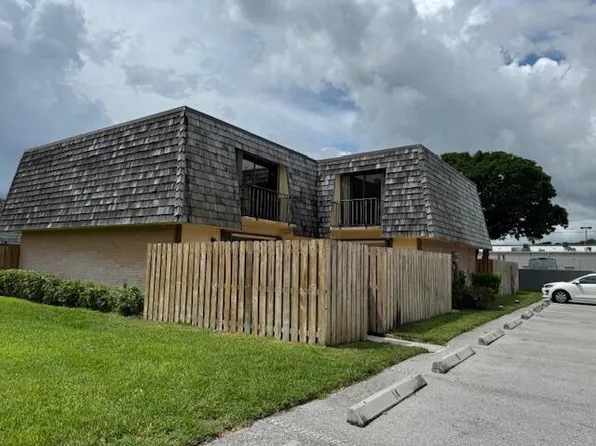 15 Lake Arbor Drive, Palm Springs, FL 33461