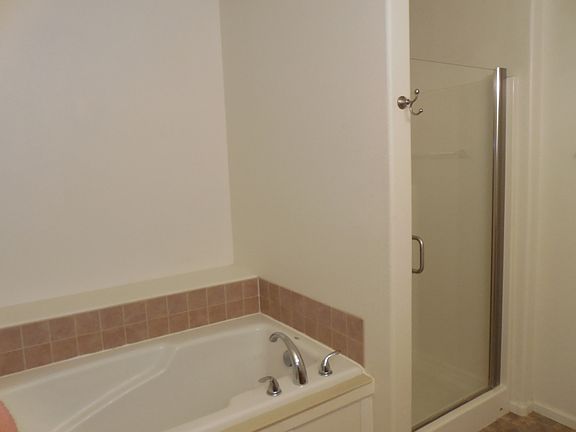 2nd image of 501 Daytona Dr