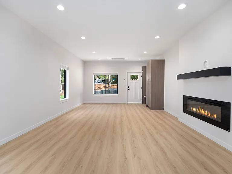 18545 Woodside Dr SE — Photo 15