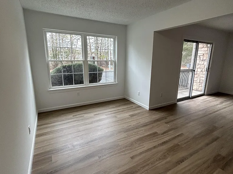 41 Diane Dr — Photo 3