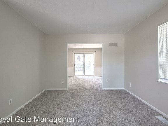 3rd image of 10724 W 88th Ter