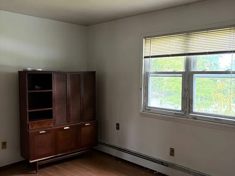 52B Evergreen St — Photo 2