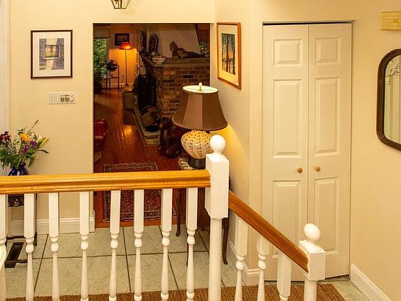 3rd image of 7 Heritage Ln