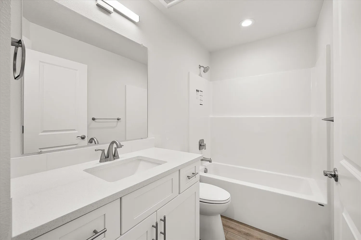 3 bed, 2.5 bath, 1480 sqft, $2,400 — Photo 1