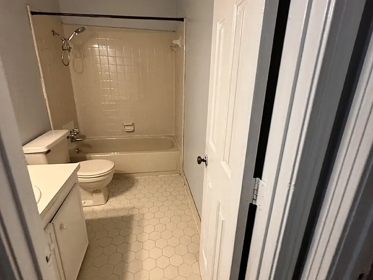 41 Northtown Dr #B — Photo 13