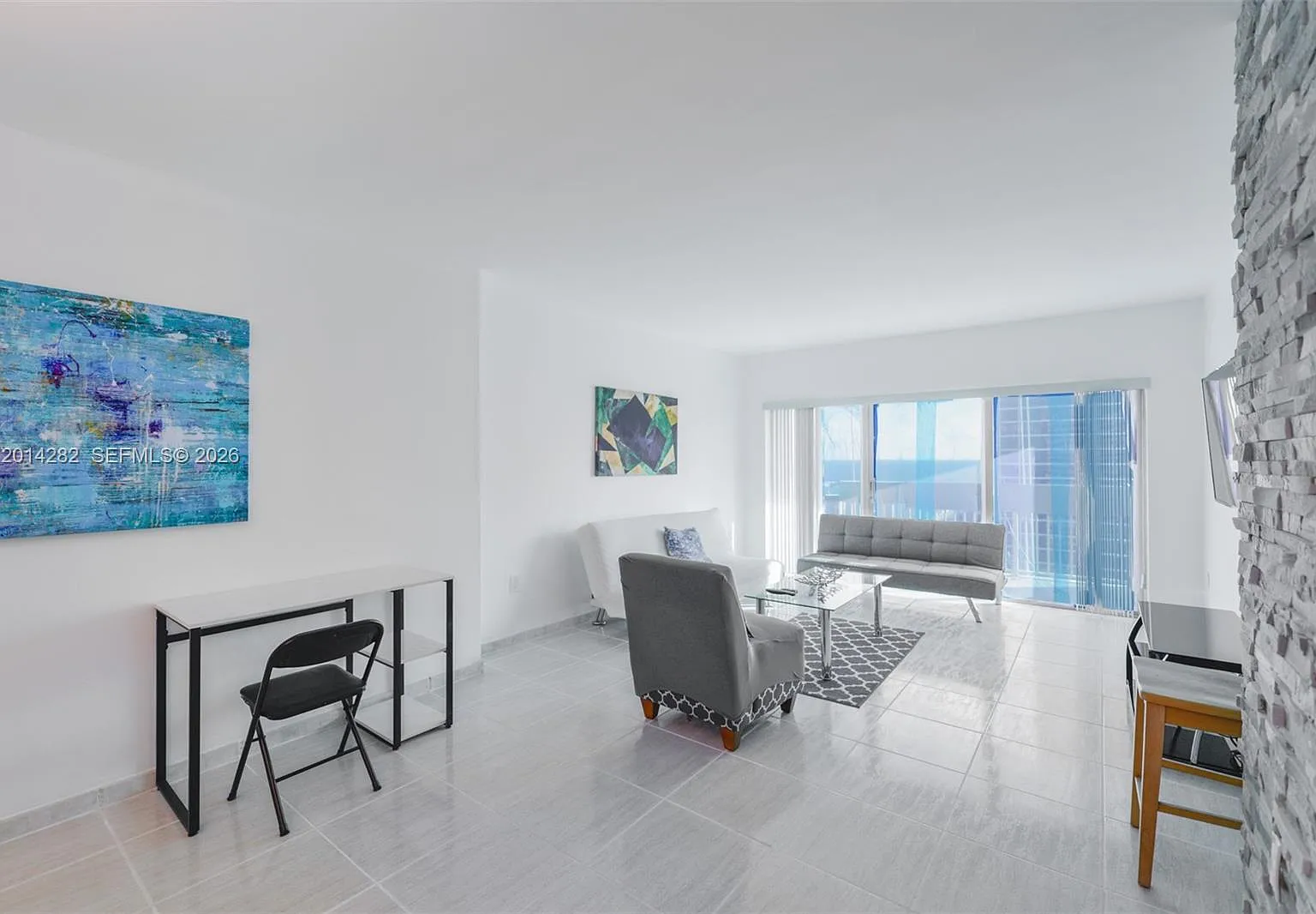 Hemispheres Condo — Photo 2