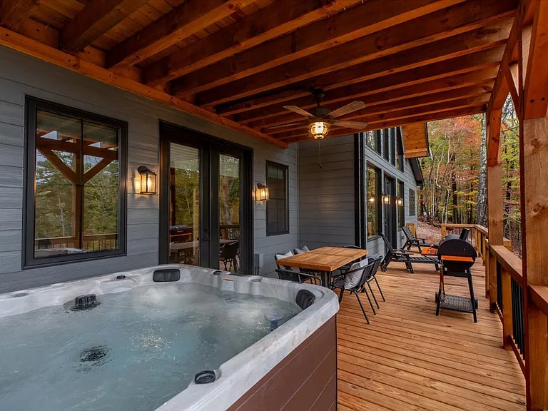 458 Palisade Dr — Photo 2